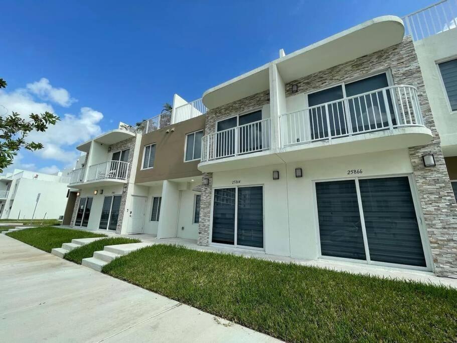 Vacay Spot Experience Luna Sky! 65" Tv Bar, Bbq, Shower Massage Jets, Music, Go To Fl Keys Homestead Extérieur photo