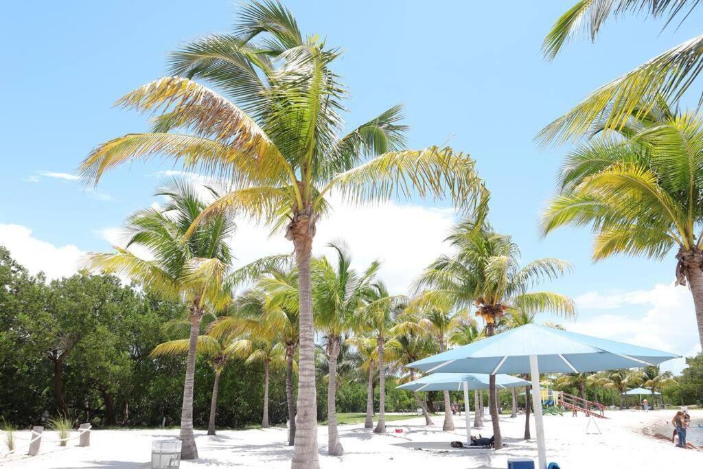 Vacay Spot Experience Luna Sky! 65" Tv Bar, Bbq, Shower Massage Jets, Music, Go To Fl Keys Homestead Extérieur photo