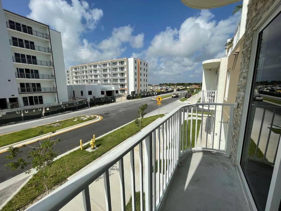 Vacay Spot Experience Luna Sky! 65" Tv Bar, Bbq, Shower Massage Jets, Music, Go To Fl Keys Homestead Extérieur photo