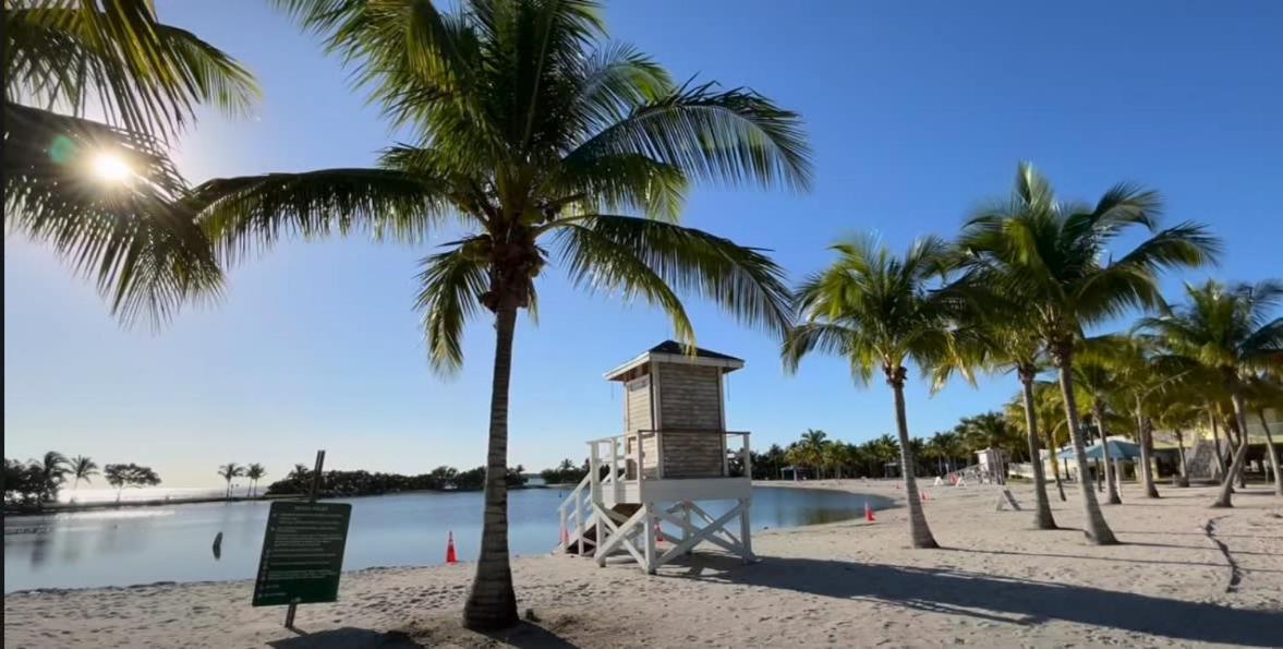 Vacay Spot Experience Luna Sky! 65" Tv Bar, Bbq, Shower Massage Jets, Music, Go To Fl Keys Homestead Extérieur photo